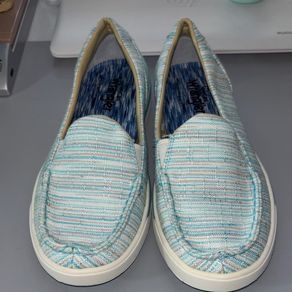 Wrangler Women's Aqua and White Flats
